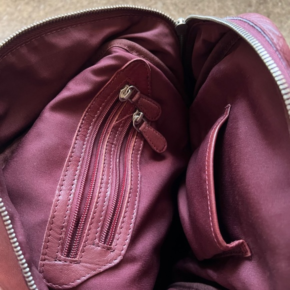 Leather backpack. - Picture 4 of 4